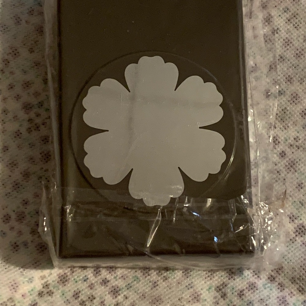 NWT Blossom  Stampin’ up punch